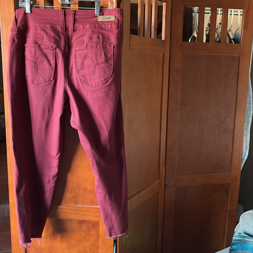 Royalty For Me WannaBettaButt Rough Cut Hem Stretch Jeans in Burgundy Shade - Picture 3 of 6